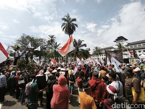 Walhi Jabar Suguhkan 17 Isu Lingkungan untuk Dedi Mulyadi