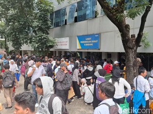Ngatiar Rela Antre Panjang Lamar PPSU di Balai Kota: Mau Perbaiki Nasib