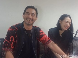 Rasa Syukur Yama Carlos Dikaruniai Anak Perempuan