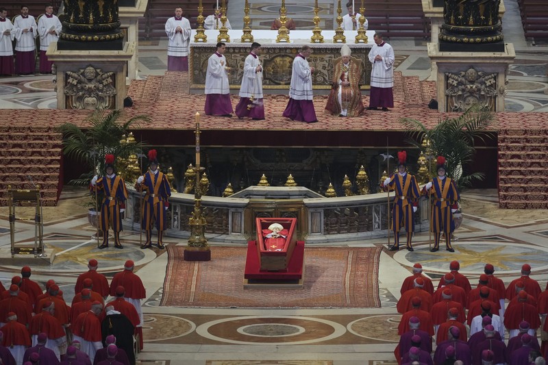 APTOPIX Vatican Pope The body of Pope Francis lies inside St. Peter's Basilica at the Vatican, Wednesday, April 23, 2025, where he will lie in state for three days. (AP Photo/Andrew Medichini, Pool)