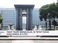 Video: BI Tahan Suku Bunga - Trump Mulai Lunak ke China