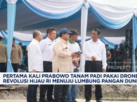 Video: Pertama Kali, Prabowo Tanam Padi Pakai Drone