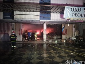 Gudang Pecah Belah di Kota Malang Terbakar, Mobil dan Motor Juga Ludes