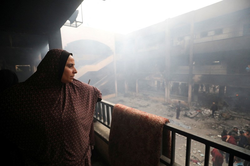 ISRAEL-PALESTINIANS/GAZA Palestinians inspect the damage at a school sheltering displaced people, following an Israeli strike, in Gaza City, April 23, 2025. REUTERS/Dawoud Abu Alkas TPX IMAGES OF THE DAY