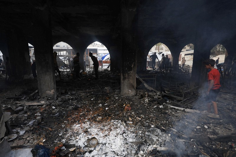 Jenazah Paus Fransiskus ditempatkan dalam peti jenazah terbuka selama ritual pernyataan kematian di kediaman Santa Marta di Vatikan, 22 April 2025. (Vatican Media via AP, HO)