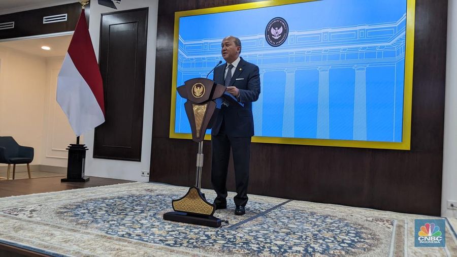 Menteri Investasi/Kepala BKPM Rosan Roeslani mengumumkan realisasi investasi di Kantor Presiden, Kompleks Istana Kepresidenan, Rabu (23/4/2025). (²©²ÊÍøÕ¾/Emir Yanwardhana)