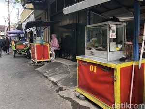 Melihat Jasa Jual-Beli Emas Emperan di Kentandan Jogja