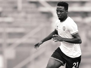 Di Afrika, Pesepakbola Muda Ini Meninggal saat Pemanasan