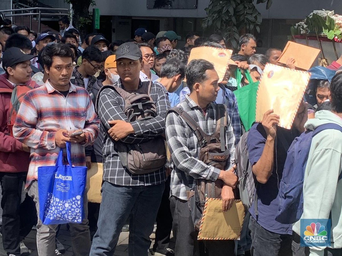 Investasi Besar AI Picu PHK Massal, Geoffrey Hinton Ungkap Alasannya