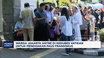 Video: Warga Jakarta Antre di Kedubes Vatikan Do'akan Paus Fransiskus