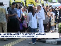 Video: Warga Jakarta Antre di Kedubes Vatikan Do'akan Paus Fransiskus