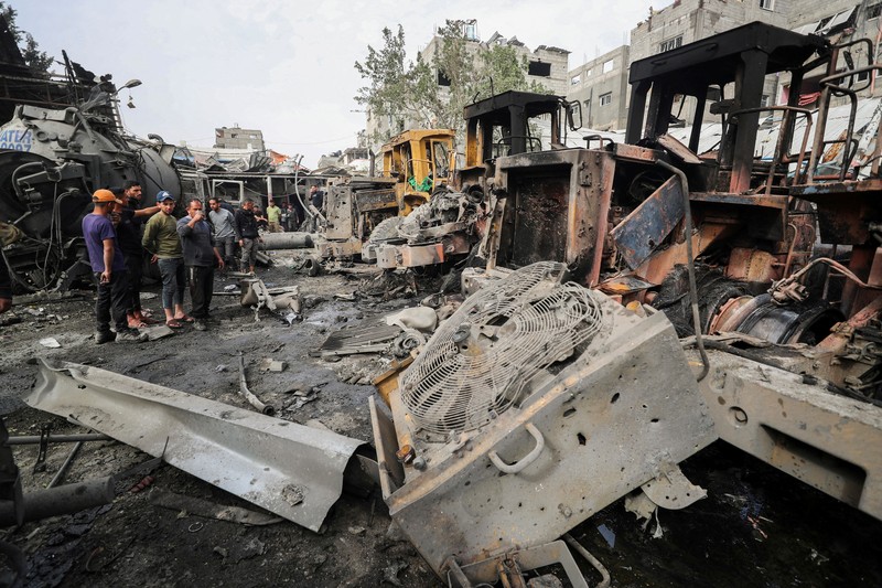 Pemandangan mesin yang hancur di lokasi serangan Israel, di kamp pengungsi Jabalia di Jalur Gaza utara, 22 April 2025. Pemandangan mesin yang hancur di lokasi serangan Israel, di kamp pengungsi Jabalia di Jalur Gaza utara, 22 April 2025. (REUTERS/Mahmoud Issa)