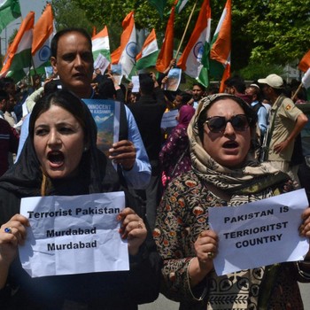 Ratusan Warga Gelar Aksi Doa & Demo Kasus Penembakan Massal di India