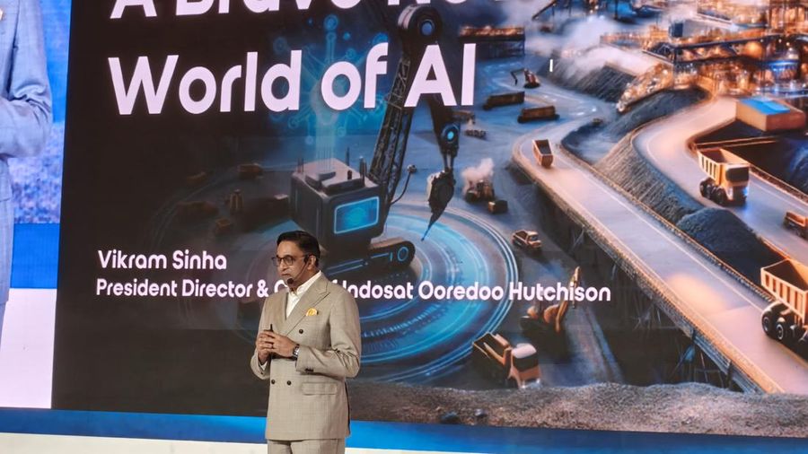 Bos Indosat Vikram Sinha berbicara soal digitalisasi di dunia pertambangan. Termasuk penggunaan Artificial Intelligence (AI) di sektor tersebut. (CNBC Indonesia/Novina)