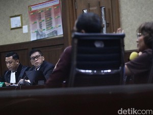 Terdengar Perintah Ibu Saat Rekaman Telepon Diputar di Sidang Hasto