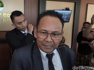 Jokowi Tidak Hadir Sidang Perdana Gugatan Esemka dan Ijazah di PN Solo