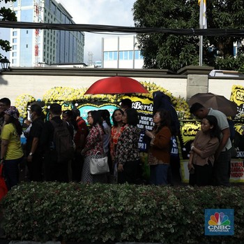 Doakan Paus Fransiskus, Warga Masih Padati Kedubes Vatikan