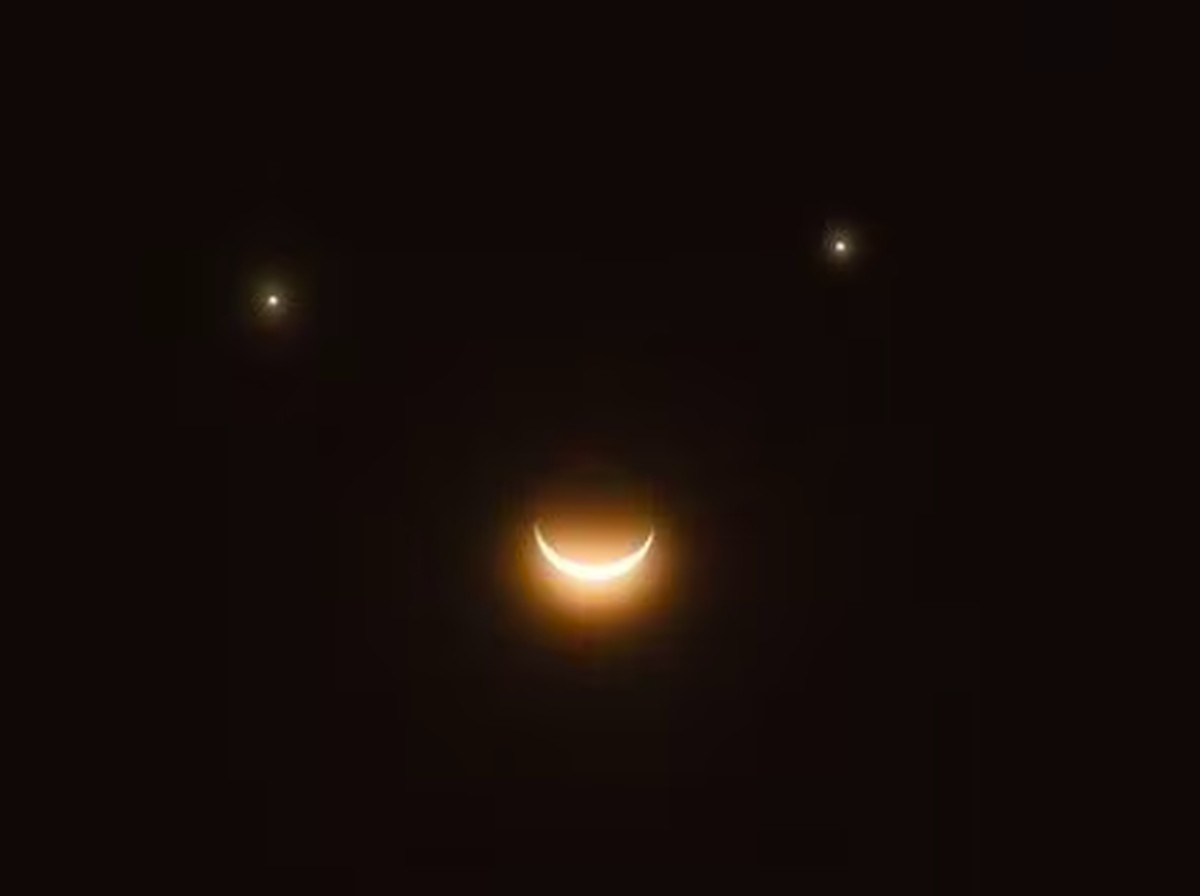 Fenomena Smiley Face di Langit: Konjungsi Venus-Bulan-Saturnus April 2025
