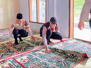 Padi Berkah, Polres Situbondo Gelar Aksi Sosial Bersihkan Masjid