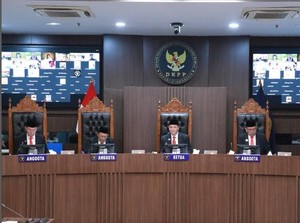 Aduan-aduan di DKPP Perkara Syarat Pendidikan Wapres Gibran