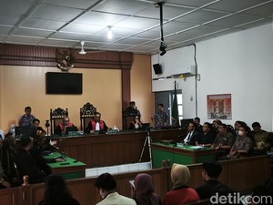 Sidang Gugatan Ijazah Jokowi, Penggugat Ajukan Gubes UNS Solo Jadi Mediator