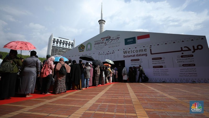 Suasana antrean pengunjung yang akan memasuki 