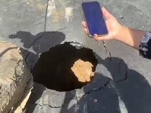 Dugaan Penyebab Sinkhole Sedalam 10 Meter Muncul di Jalan Poros Maros-Bone