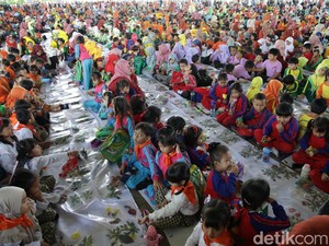 Kala Ribuan Bocah PAUD Berhasil Pecahkan Rekor MURI Lewat Batik Ecoprint