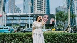Terpampang di Billboard, Senangnya Aruma Lihat Wajah Sendiri