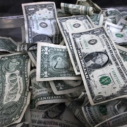 Maaf Dolar Tak Lagi Jadi Andalan, Ini Penjelasan Sri Mulyani
