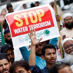 Demo Meledak! Warga Pakistan Protes Air Jadi 'Senjata' India