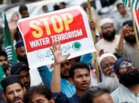 Demo Meledak! Warga Pakistan Protes Air Jadi 'Senjata' India