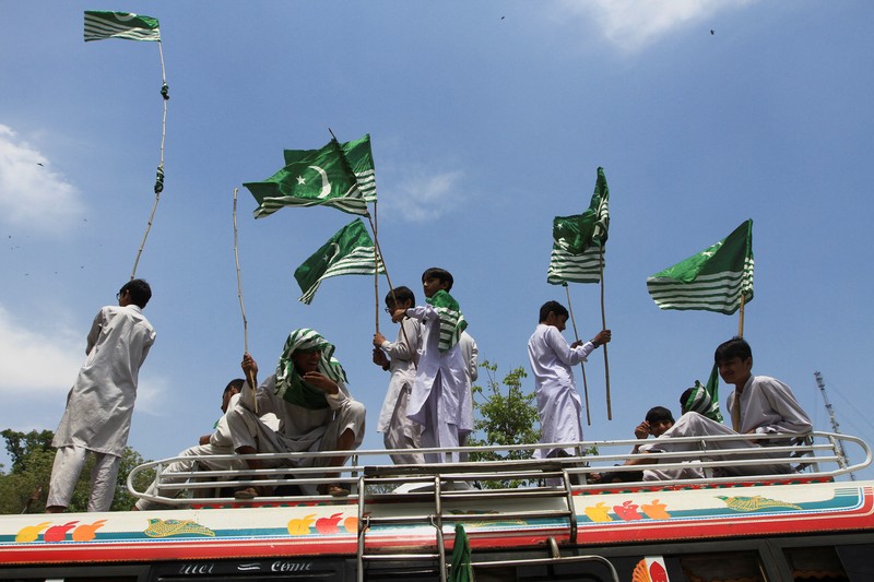 Pendukung Liga Muslim Markazi Pakistan (PMML), memprotes penangguhan Perjanjian Perairan Indus oleh India, di Karachi, Pakistan, 24 April 2025. Pendukung Liga Muslim Markazi Pakistan (PMML), memprotes penangguhan Perjanjian Perairan Indus oleh India, di Karachi, Pakistan, 24 April 2025. (REUTERS/Akhtar Soomro)