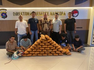 Siasat Jaringan Narkoba Sumbar Sembunyikan 47 Kg Ganja di Bawah Kompor