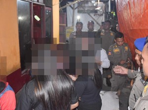 9 Pemandu Lagu Warung Remang-remang di Surabaya Diamankan Satpol PP