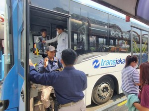 Warga Antusias Jajal TransJ Rute Blok M-Alam Sutera: Buat Review di Sosmed