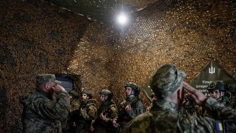 A combination picture shows young recruits of the 72nd Chorni Zaporozhtsi Separate Mechanized Brigade of the Ukrainian Armed Forces poses for a picture, amid Russia's attack on Ukraine, in Kyiv region, Ukraine April 5, 2025. Ukraine's Defence Ministry launched a recruitment drive for young people, 18- to 24-year-olds, to serve in the military for a year for the equivalent of about $24,000 and hefty bonuses. REUTERS/Gleb Garanich