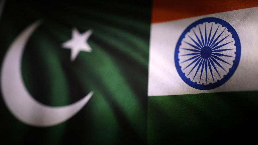 Bendera India dan Pakistan. (REUTERS/Dado Ruvic/Illustration)