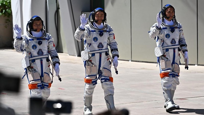 China kirim tiga Astronaut. (China Daily via REUTERS)