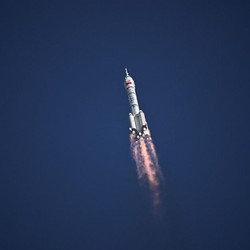 China Kirim 3 Astronaut ke Luar Angkasa, Lakukan Hal Ini