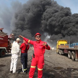 Kontainer Bahan Kimia Meledak di Pelabuhan Iran, 4 Tewas-Ratusan Luka