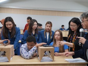 Siswa SLB di Surabaya Ikuti Pelatihan AI untuk Pendidikan hingga Pekerjaan