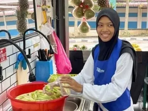 Salut! Siswa Ini Jualan Jus Sambil Belajar dan Raih Prestasi Gemilang