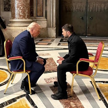 Momen Empat Mata Trump-Zelensky Sebelum Pemakaman Paus Fransiskus