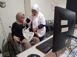 Talia Peserta UTBK Unsoed Garap Tes di Kursi Roda gegara Kecelakaan
