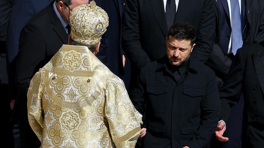 Para Pemimpin Dunia Menghadiri Misa Pemakaman Paus Fransiskus 8 Presiden Ukraina Volodymyr Zelenskiy