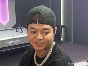 Minta Netizen Hentikan Perjodohan dengan Fuji, Reza Arap: Bapaknya Risih