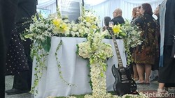 Gitar Hitam Saksi Bisu Detik-detik Ricky Seringai Kolaps-Meninggal