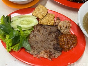 Catat! 8 Warung Kaki Lima Langganan Old Money di Jakarta hingga Solo