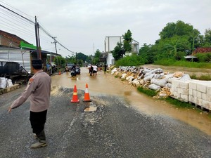 Tanggul Sungai Godo Jebol, Jalan di Gabus Pati Sempat Terendam